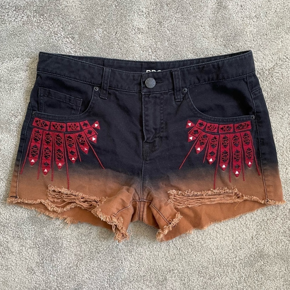 BDG Ombre Freja Mid Rise Vintage Fit Distressed Embroidered Denim Shorts Size 26
